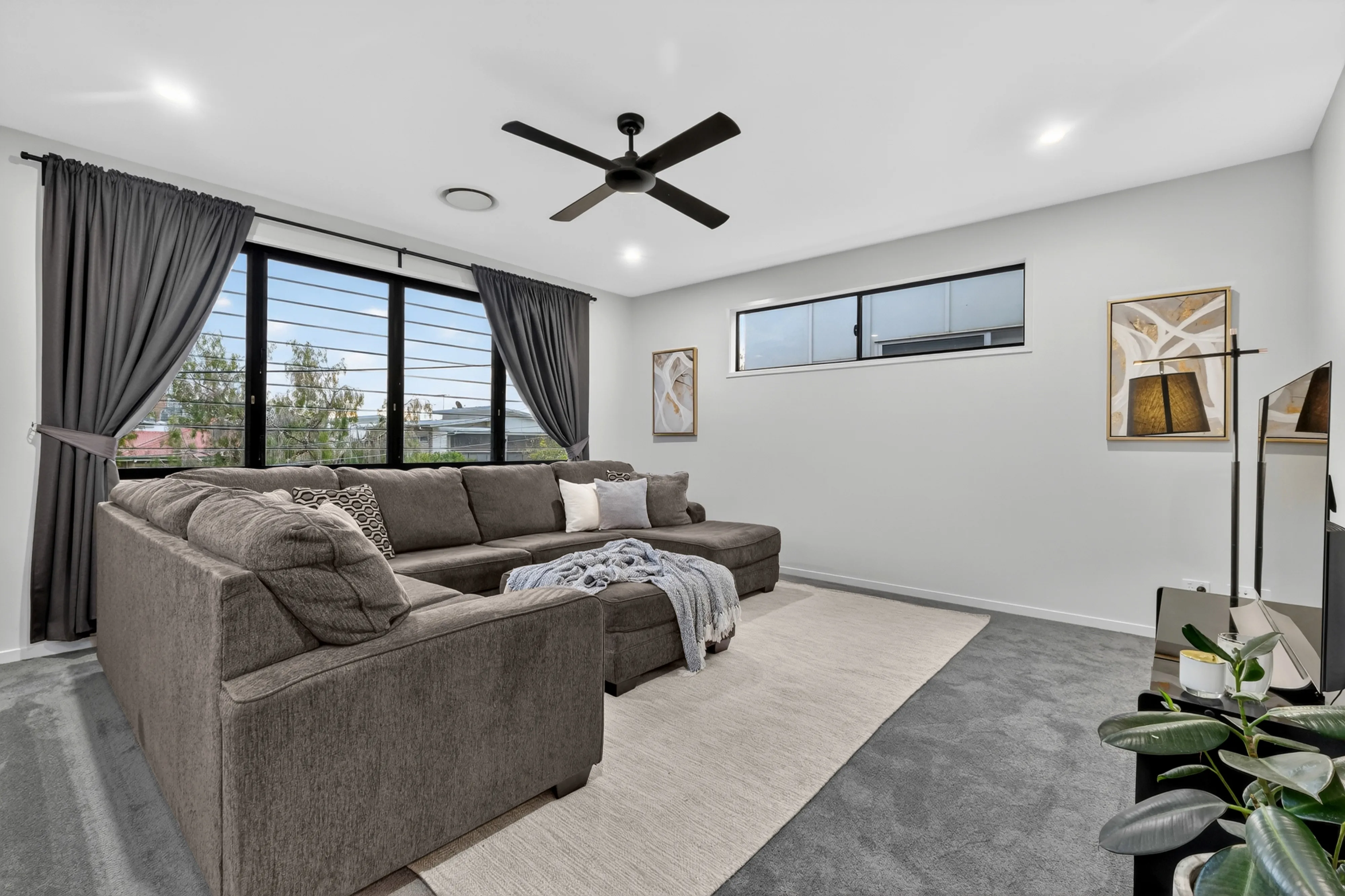 2/62 Jamieson Street, Bulimba — interior view 2