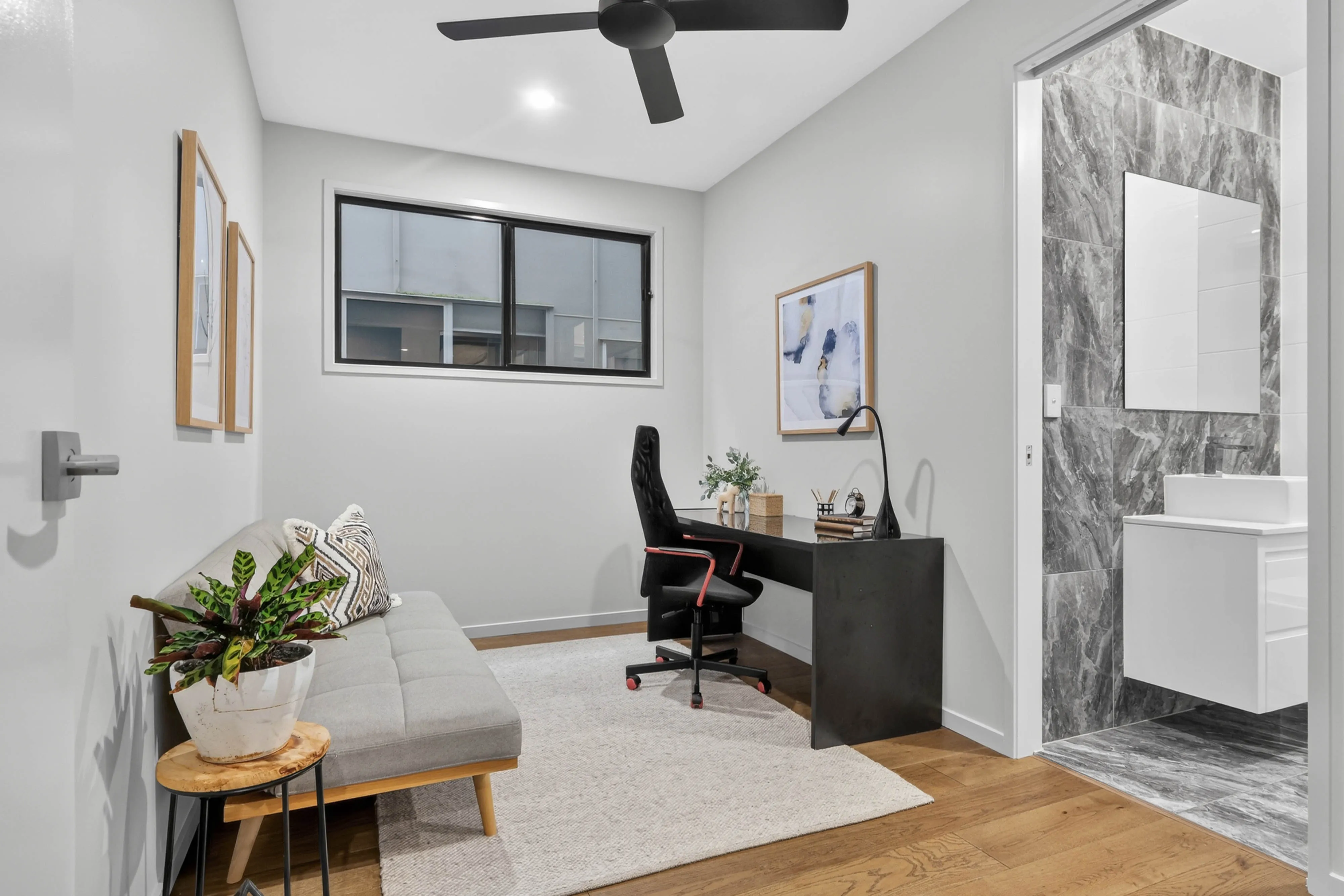 2/62 Jamieson Street, Bulimba — interior view 3
