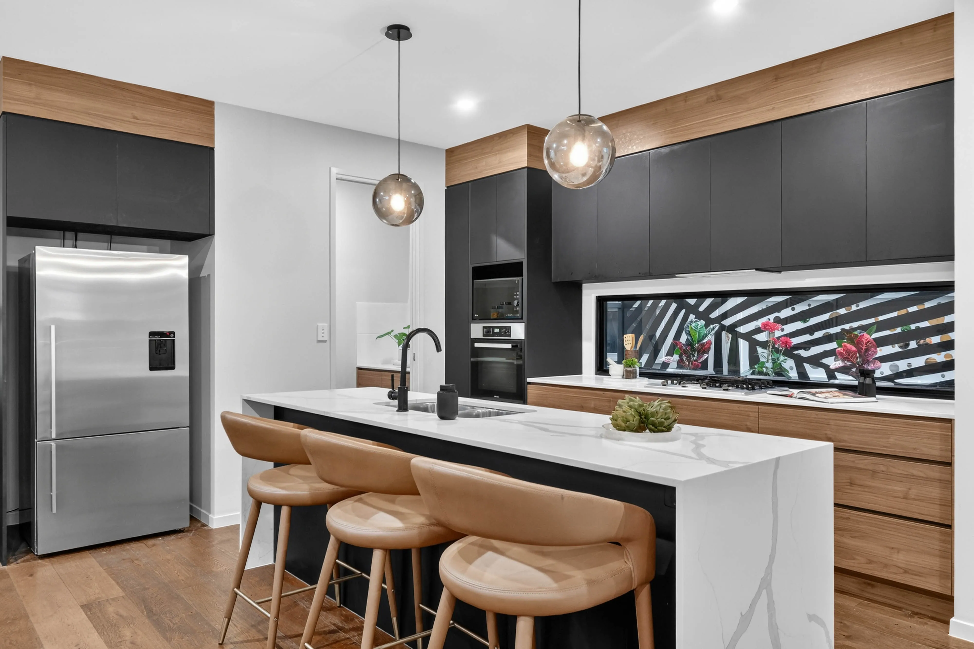 2/62 Jamieson Street, Bulimba — interior view 5