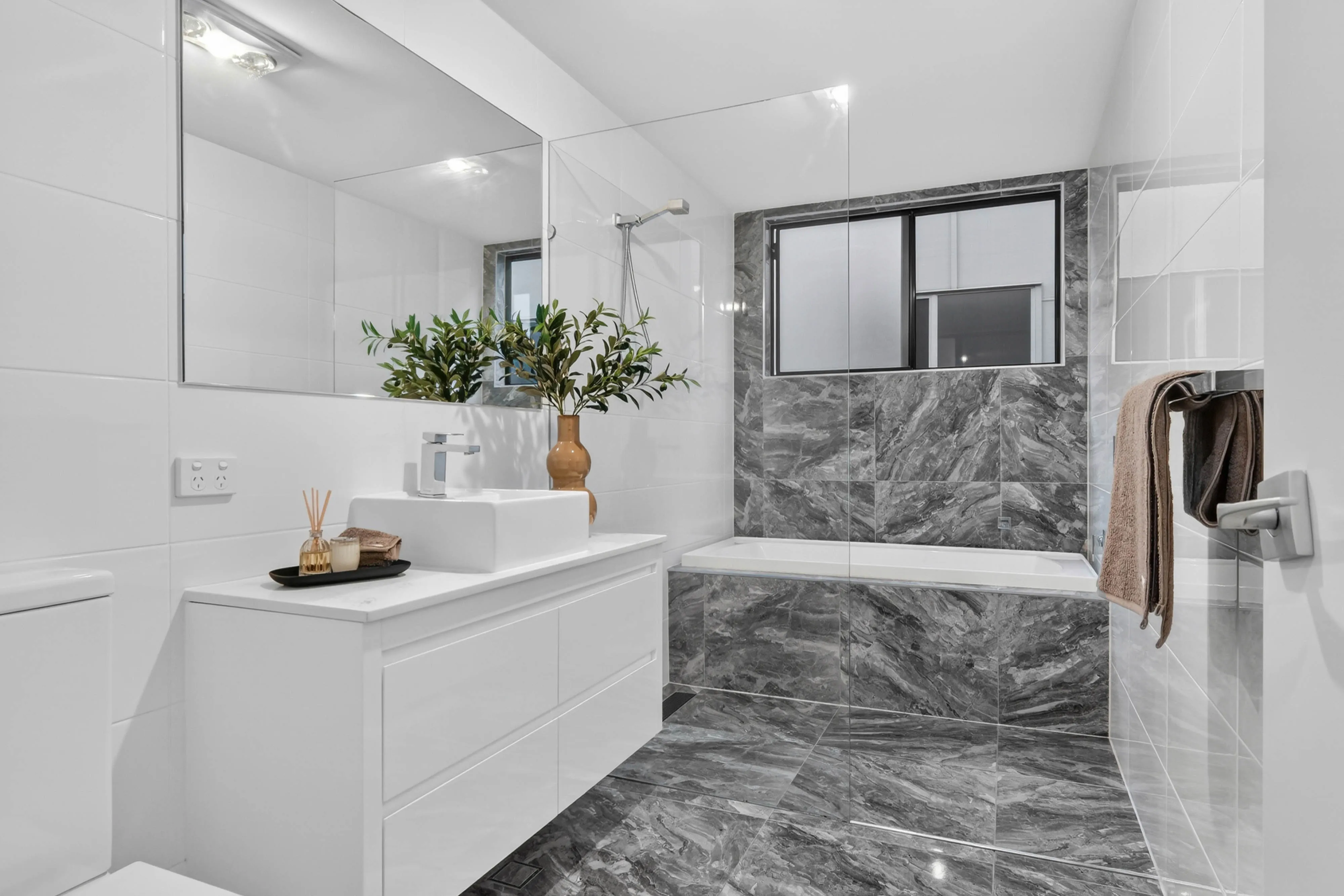 2/62 Jamieson Street, Bulimba — interior view 7