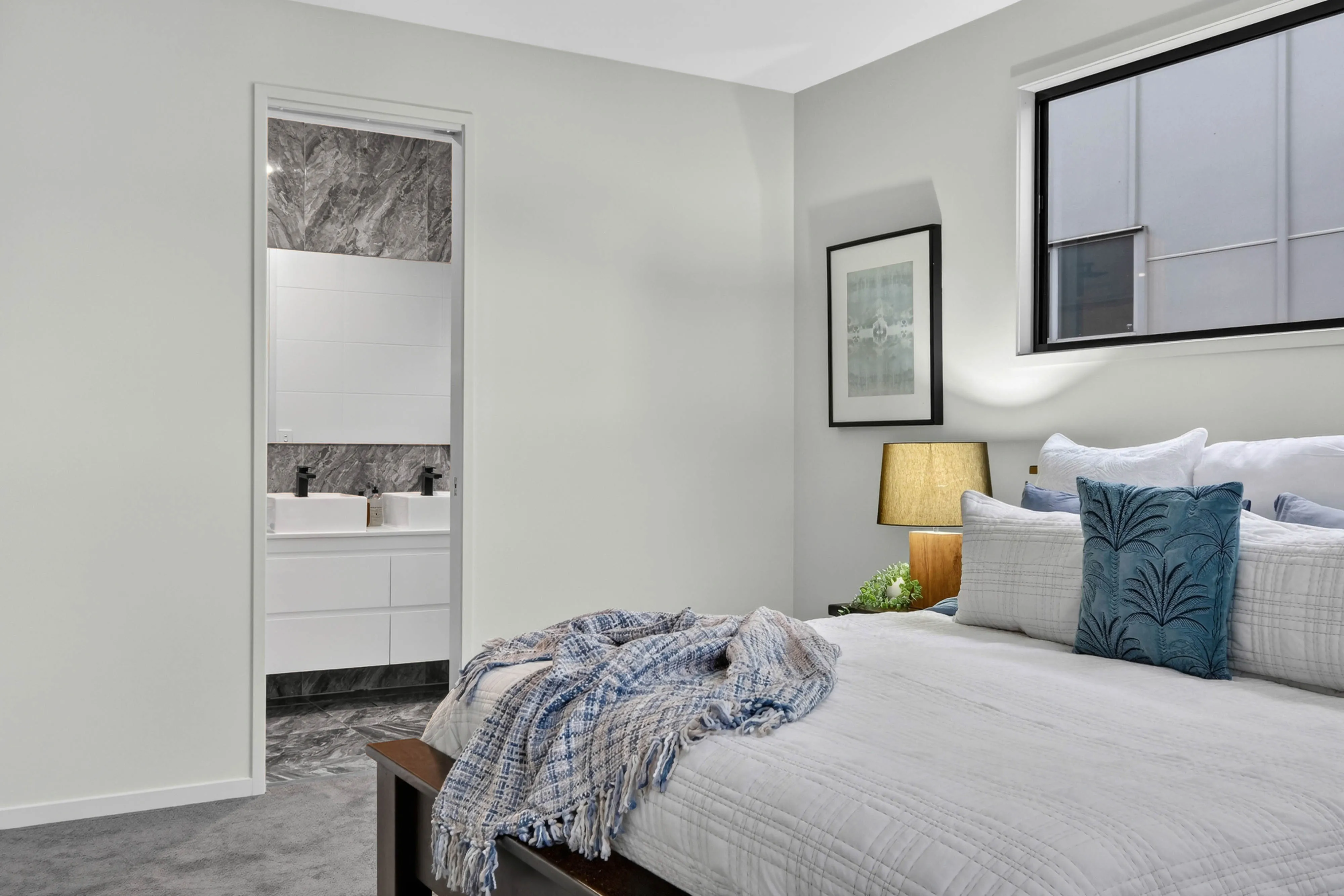 2/62 Jamieson Street, Bulimba — interior view 11