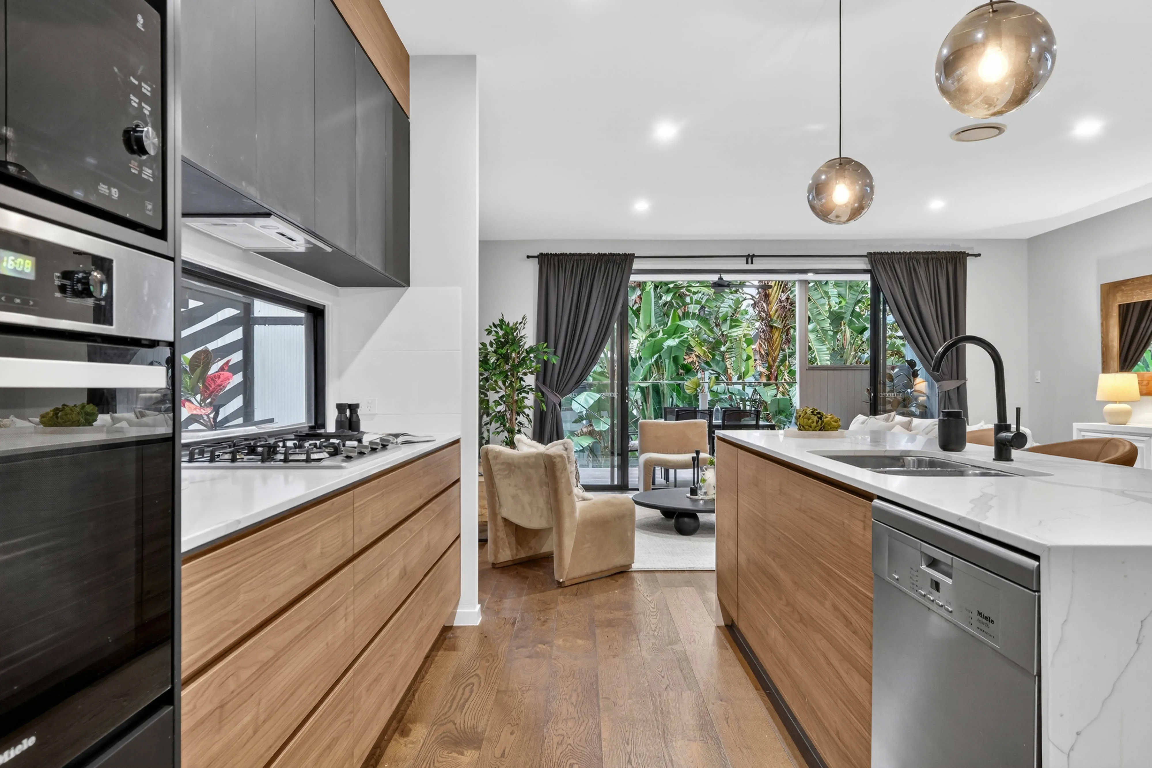 2/62 Jamieson Street, Bulimba — interior view 16